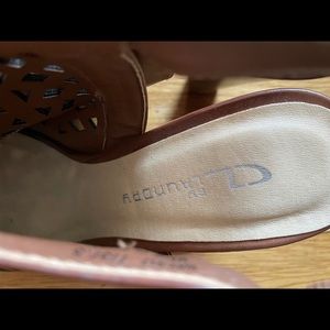 Women’s size 7 heels JustFab CZ by Laundry